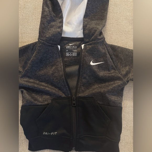 Nike Dri-FIT Baby Tracksuit Set (12M) Hoodie + Joggers | Black/Gray | Unisex - Picture 3 of 5